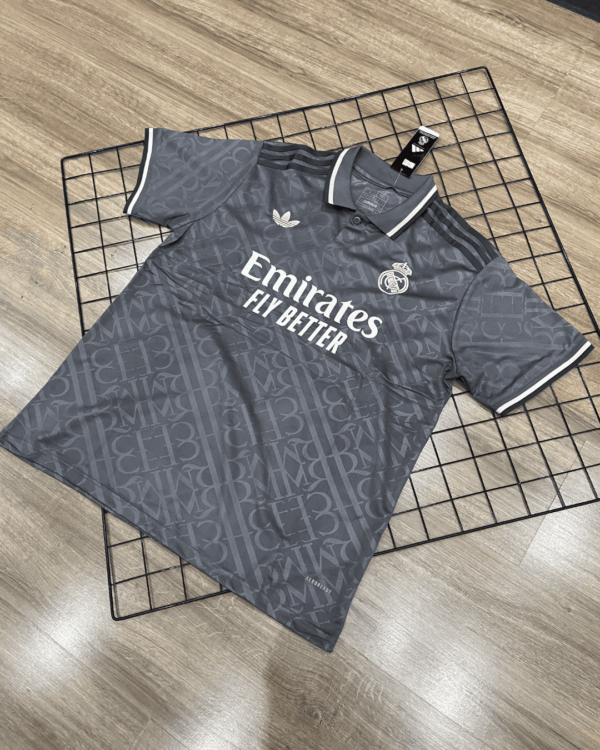 REAL MADRID 3 CINZA 2024/25 TORCEDOR - Image 2