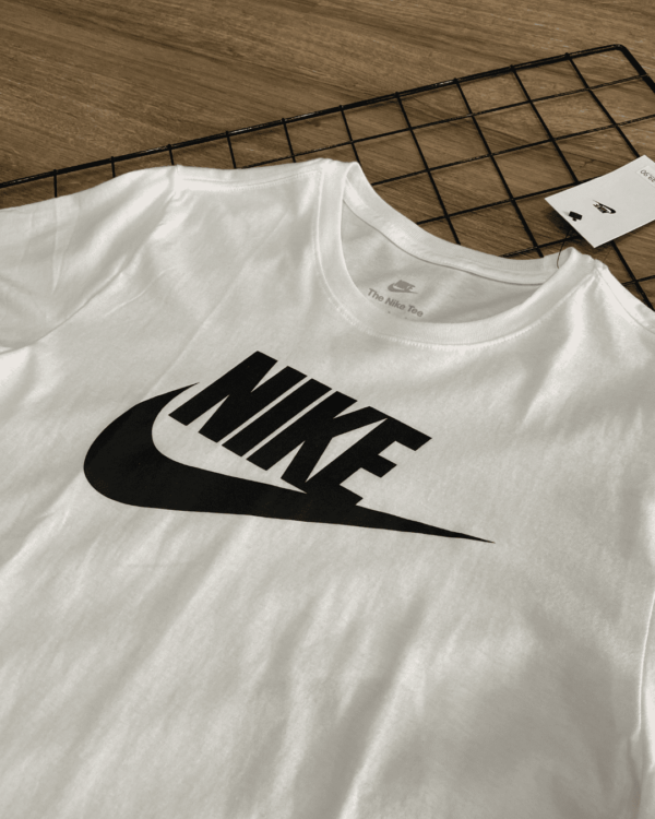 T-SHIRT NIKE SPORTWEAR ACON FUTURA - Image 2