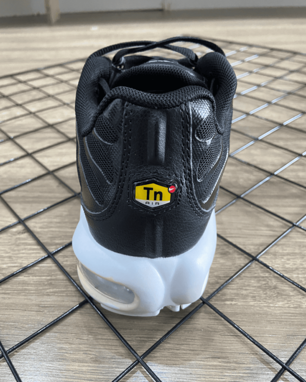 NIKE AIR MAX PLUS TN BLACK WHITE - Imagem 3