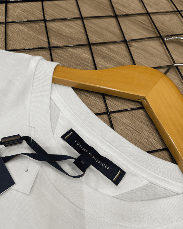 T-SHIRT TOMMY HILFIGER BÁSICA - Image 6