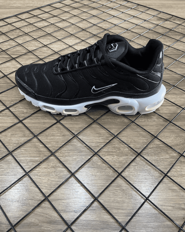 NIKE AIR MAX PLUS TN BLACK WHITE
