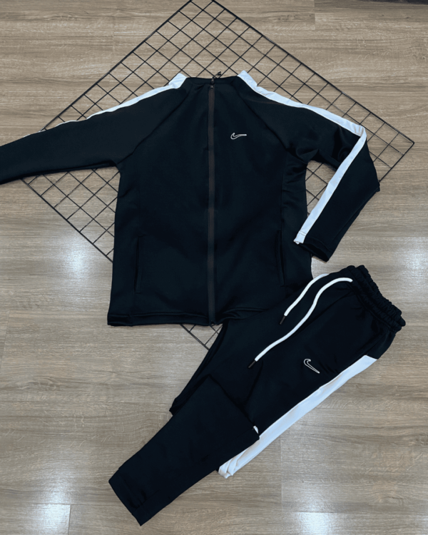 CONJUNTO NIKE THERMO DRY (1010)