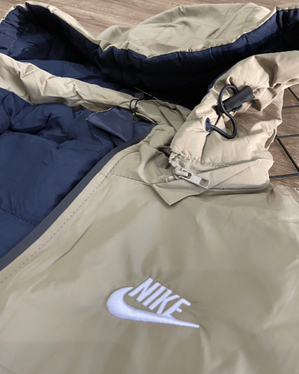 JAQUETA NIKE - BEGE - Image 4