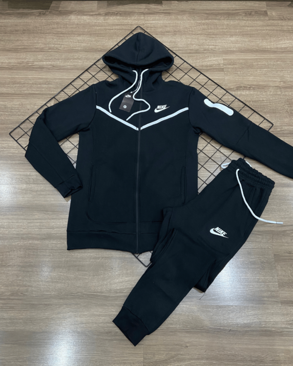 CONJUNTO NIKE TECH FLEECE PRETO