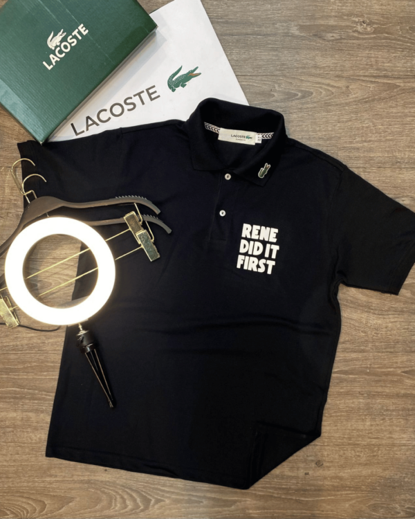 POLO LACOSTE RENE DID IT / MARINHO - Image 2