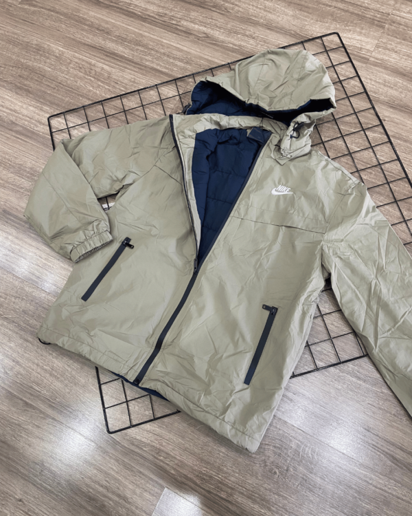 JAQUETA NIKE - BEGE - Image 2