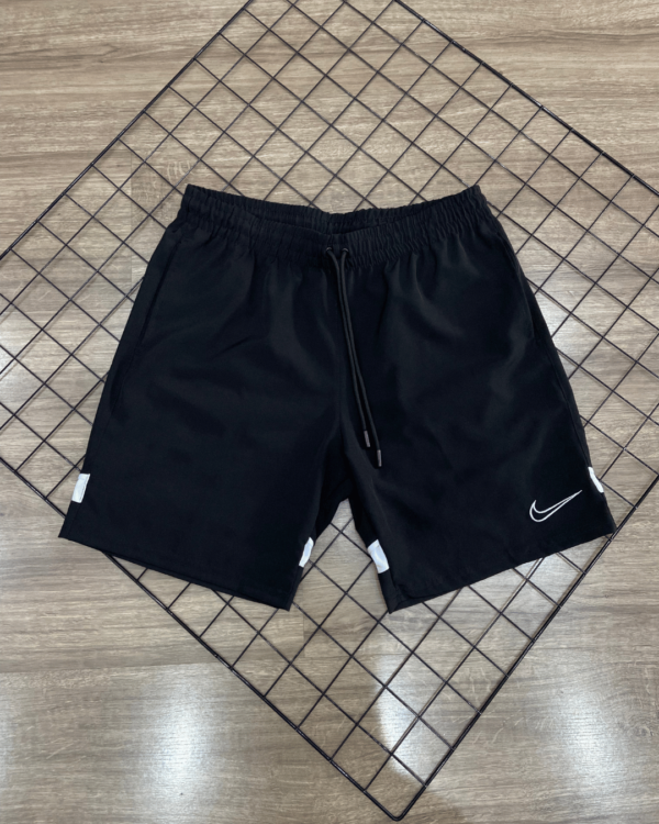 SHORTS NIKE DRYFIT PRETO