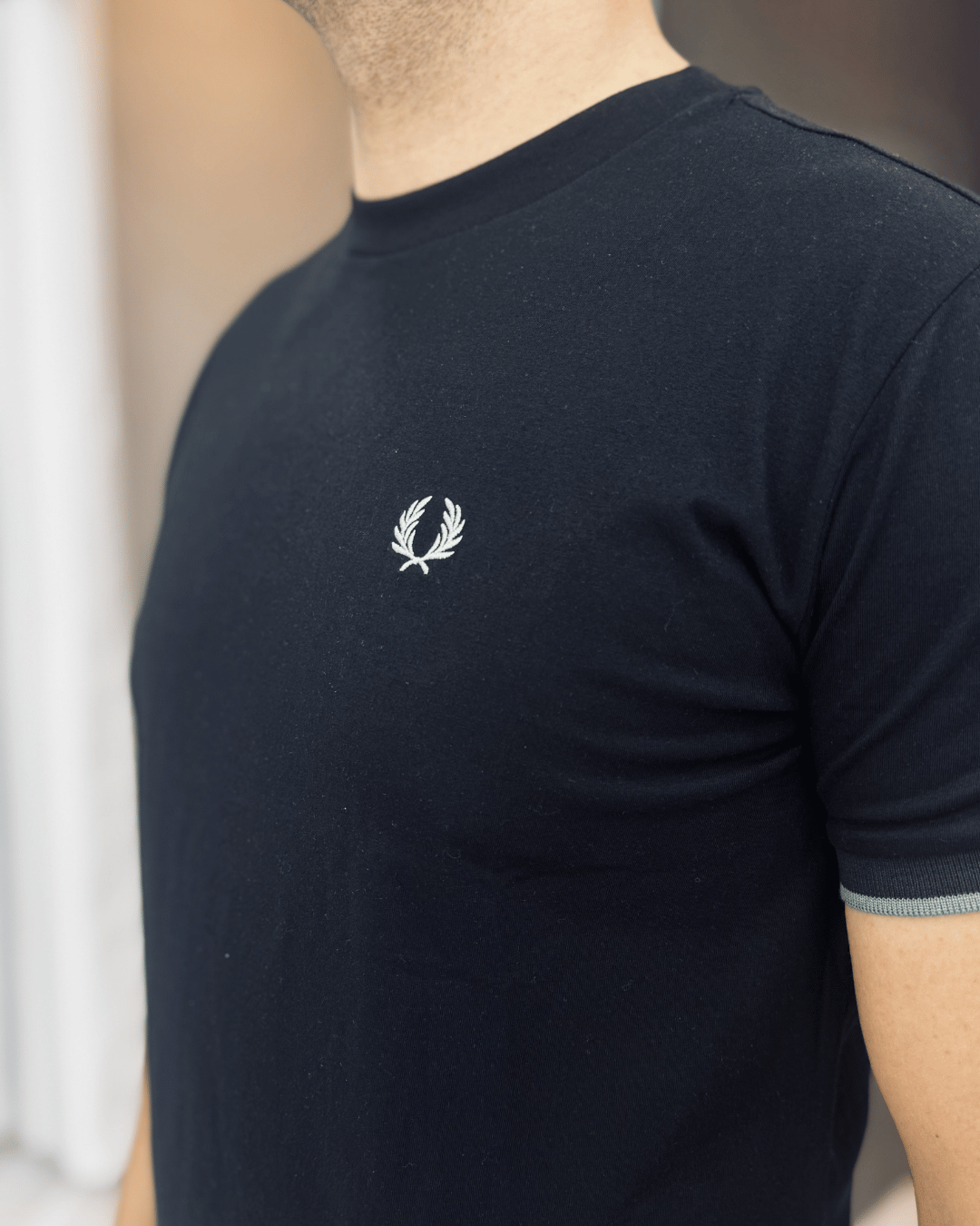 T-SHIRT FRED PERRY PRETO 8899 - Imagem 3