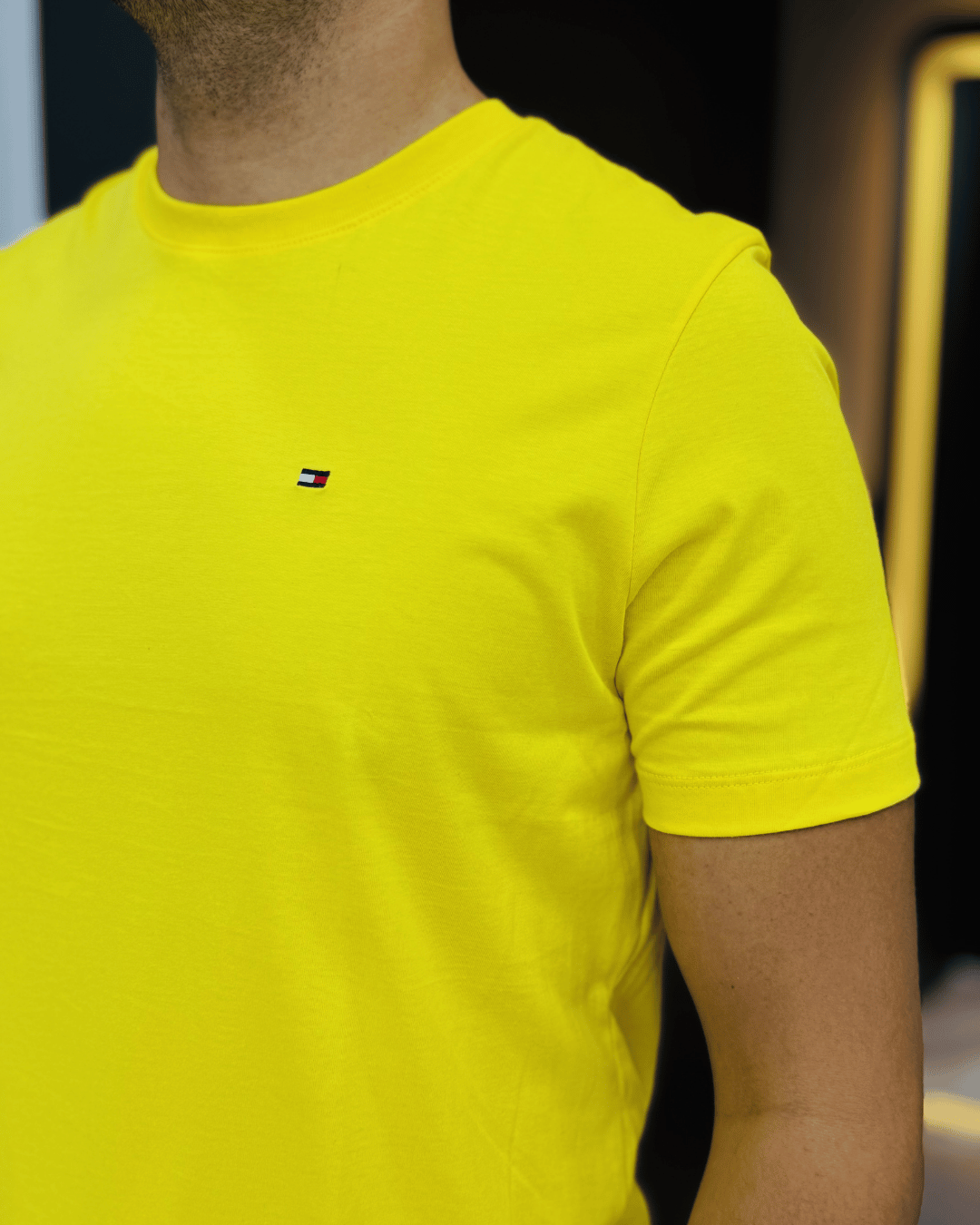 T-SHIRT TOMMY BASICA AMARELA 7075 - Imagem 2