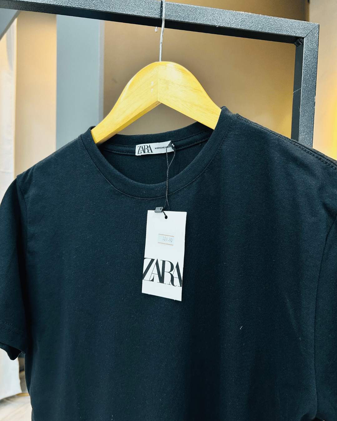 T-SHIRT ZARA BASICA PRETO - Imagem 3