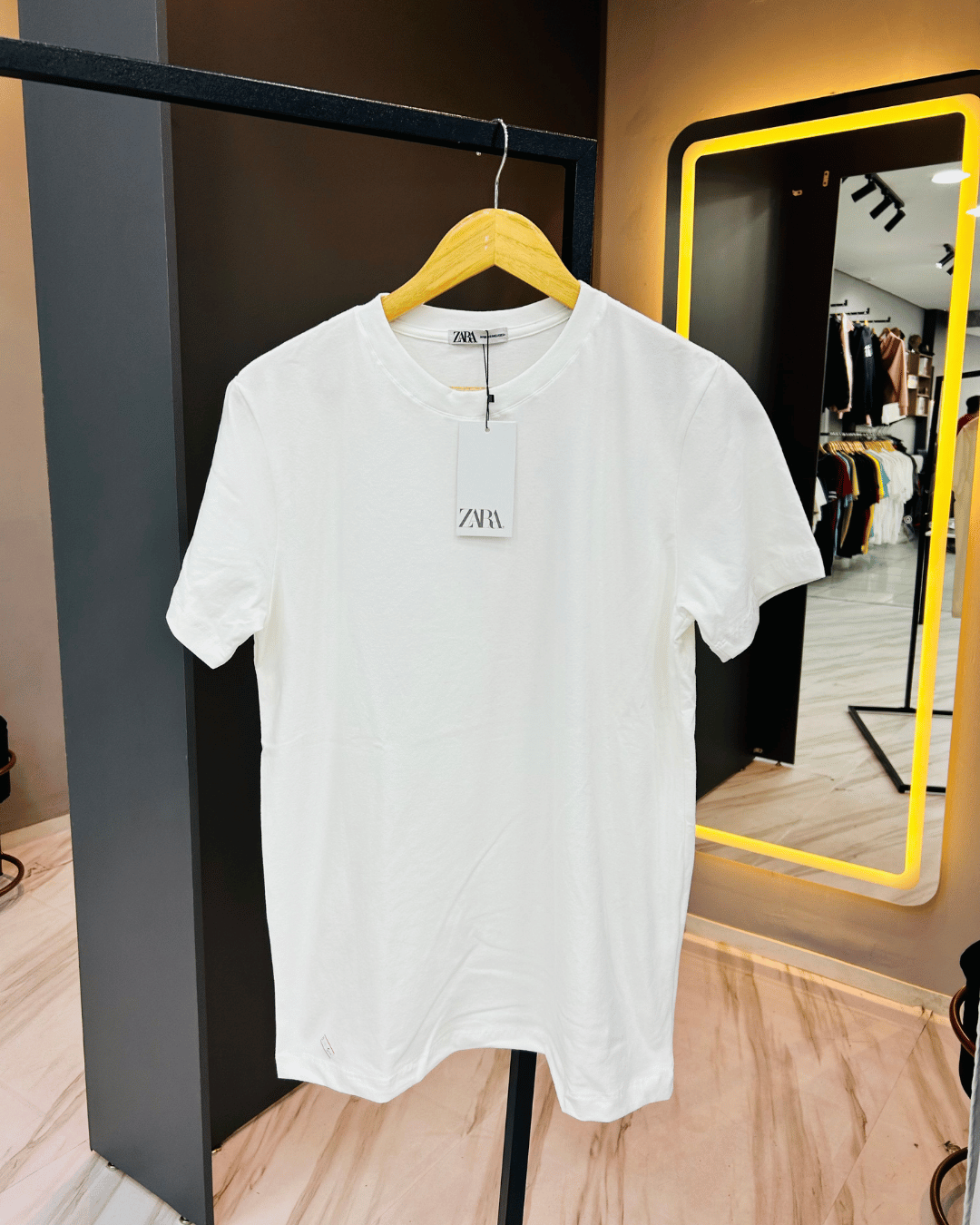 T-SHIRT ZARA BASICA BRANCO - Imagem 4