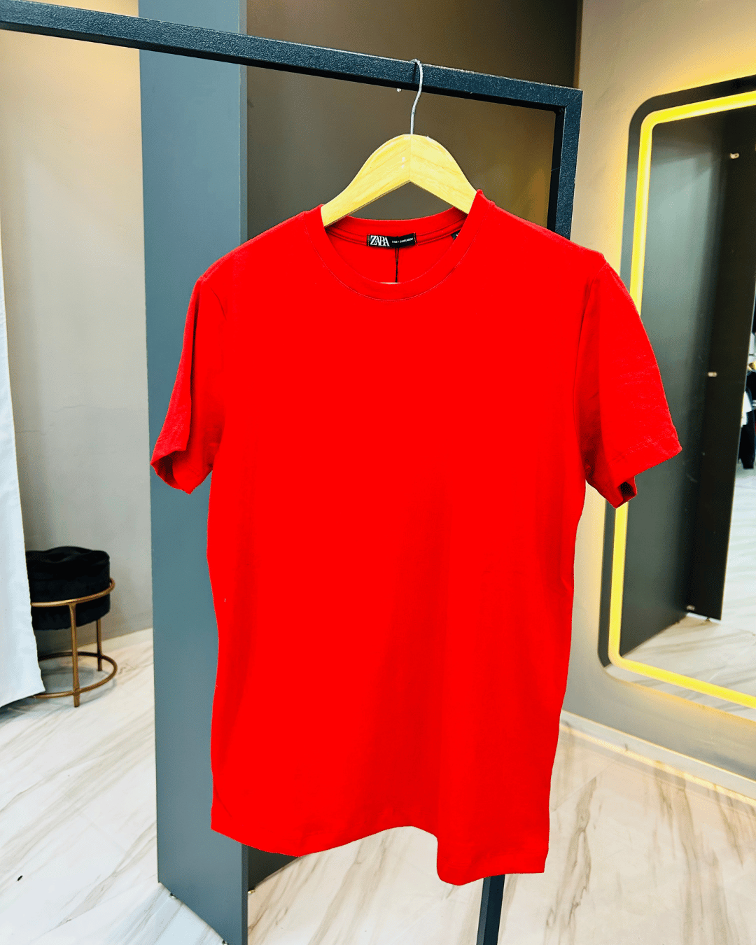 T-SHIRT ZARA BASICA VERMELHO - Imagem 3