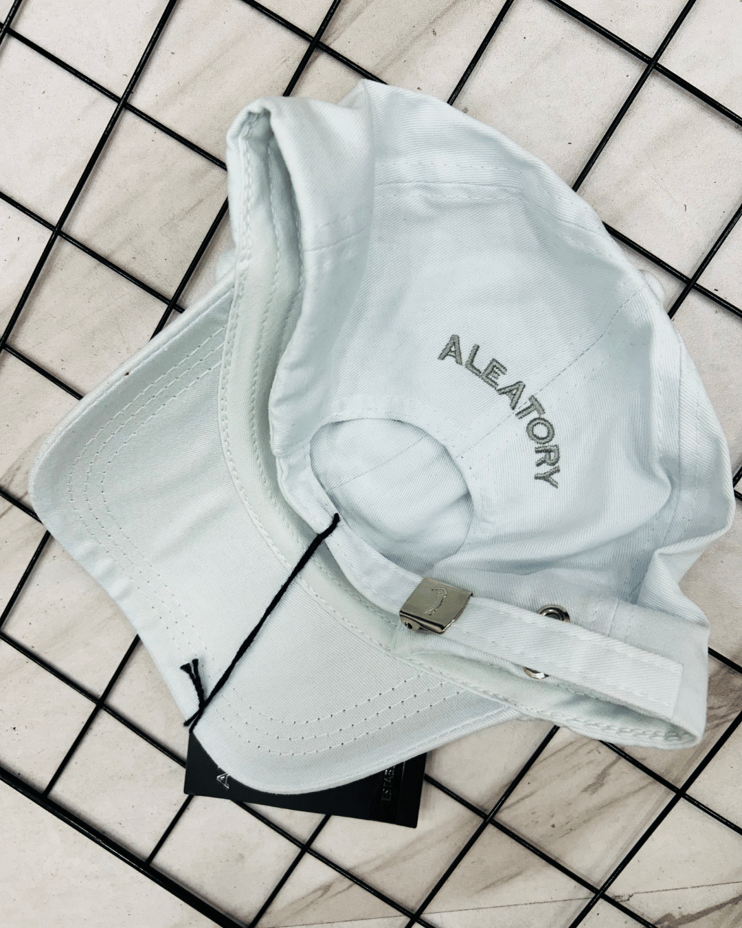 BONE ALEATORY BASICO BRANCO - Imagem 2