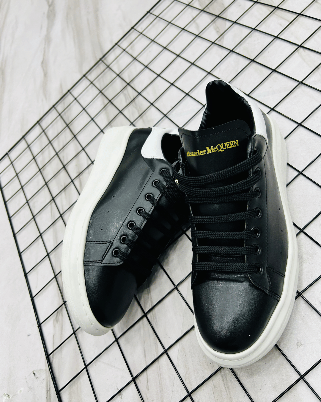 TENIS ALEXANDER MCQUEEN PRETO - Imagem 2