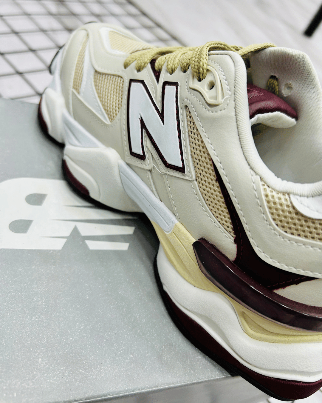 NEW BALANCE 9060 OFF/VINHO - Imagem 4
