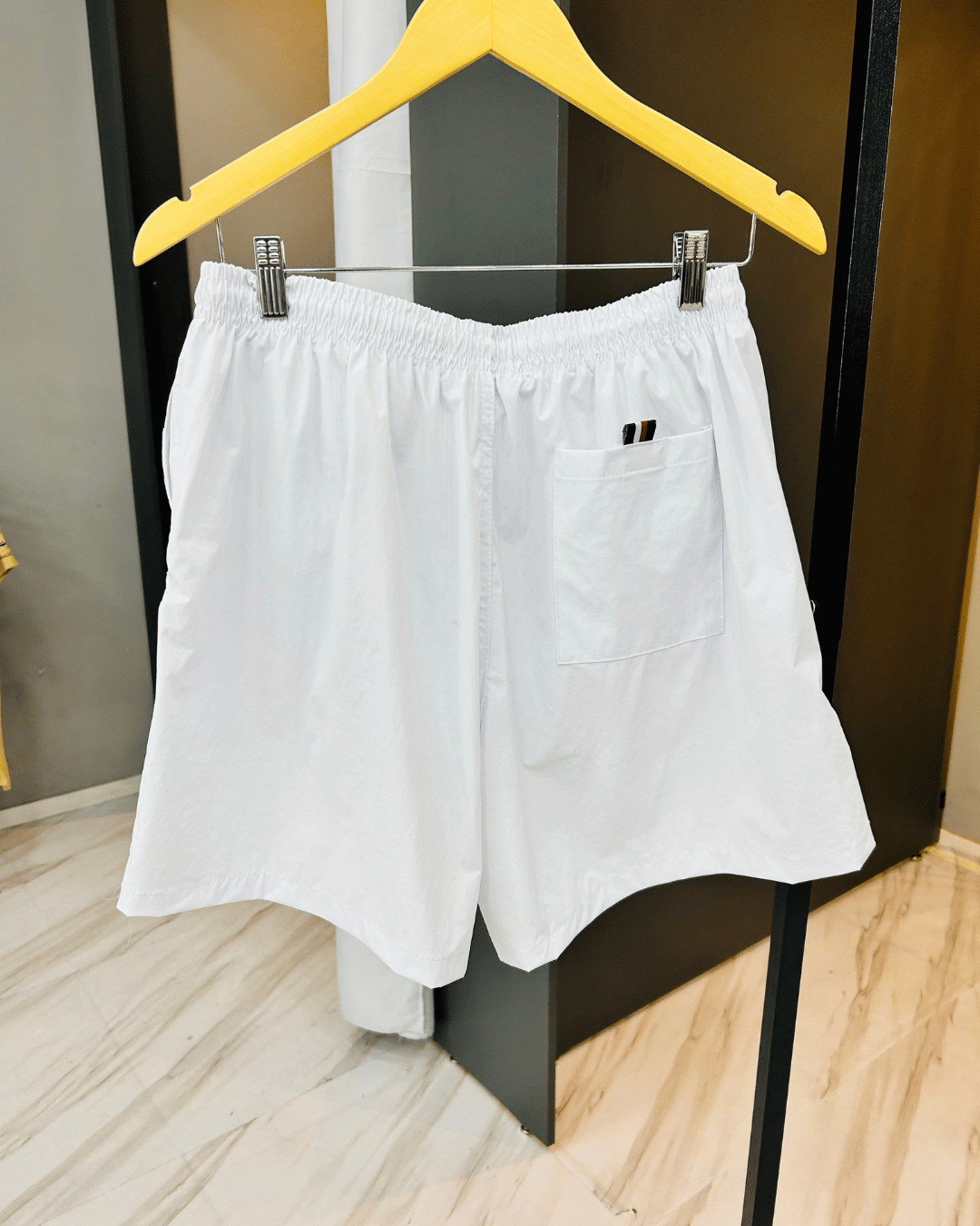 SHORTS TOMMY HILFIGER BANDEIRAO BRANCO - Imagem 4