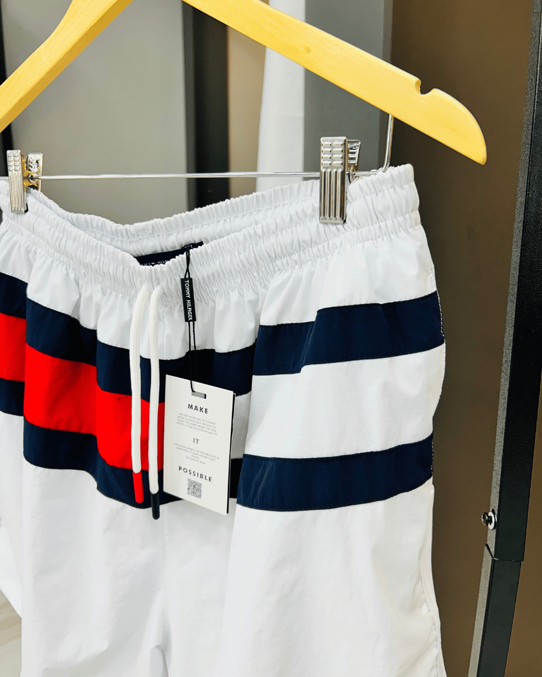 SHORTS TOMMY HILFIGER BANDEIRAO BRANCO - Imagem 2